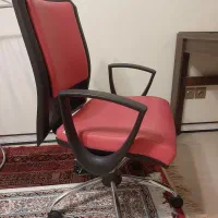 صندلی قابل تنظیم دومرحله ارتفاع و تکیه‌گاه