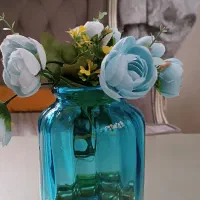 گل مصنوعی و‌گلدان