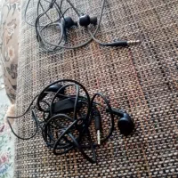 2 عدد هندزفری فروشی