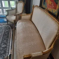 مبلمان استیل طلایی همراه با میز جلو مبلی