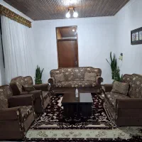 مبل هفت‌نفره در حد نو ، چوب نراد و ساختار محکم