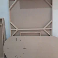 ۲ نفر نیروی خانم کارگاه قاب سازی  چوب