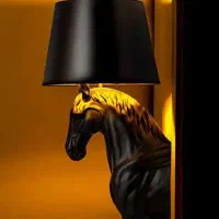 آباژور ایستاده اسب