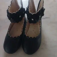 کفش دخترانه در حد نو ۳۰۰