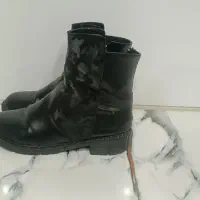 چند مورد کفش . نیم بوت
