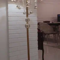 آباژور ایستاده