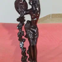 مجسمه و تندیس های چوبی و سنگی