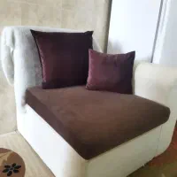 مبل تک نفره و دو کوسن، به همراه گل میز بزرگ|مبلمان خانگی و میز عسلی|شیراز, شهرک سعدی|دیوار