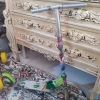 اسکوتر آهنی و یک پلاستیکی