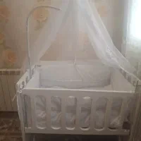 تخت نوزاد کنار مادر و کمد بچه|اسباب و اثاث بچه|تهران, تاکسیرانی|دیوار