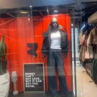 فروشنده خانم تمام وقت