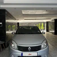 ماشین ساندرو نقره ای ۱۳۹۵