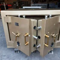 گاوصندوق زیرویترینی طلافروشی|فروشگاه و مغازه|پاکدشت, خاتون آباد|دیوار