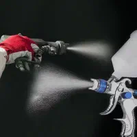 پاشش کار رنگ مایع