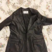 دو عدد کاپشن و کت چرم زنانه.