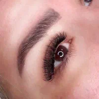 اکستنشن و لیفت و لمینیت مژه