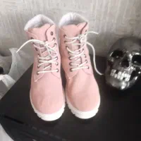 بوت شیک نو سایز39تا40 فقط 190تومن