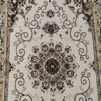 فرش نو3ونیم متری. اصلا استفاد‌ه نشده. مبلغ 8میلیون