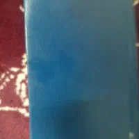 یک عدد کیف مشکی جیبی زیپ داره