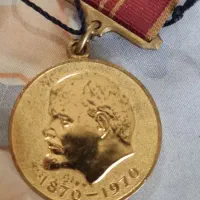 مدال یادبود|کلکسیون اشیاء عتیقه|هشتگرد, فاز ۱ مهستان|دیوار