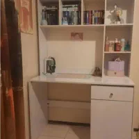 کتابخانه و میزتحریر