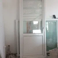 درب پی وی سی.مناسب تراس و سرویس،با شیشه