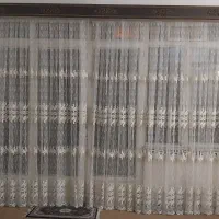 پرده سالم وتمیز به همراه کتیبه