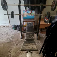 میز پرس همراه دو عدد هالتر و کلی وزنه