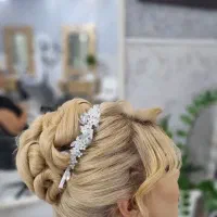سالن زیبایی و آموزشگاه عروس فرنوش آمل میکاپ