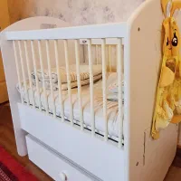 تخت نوزاد کنار مادر|تخت و صندلی بچه|چالوس, |دیوار