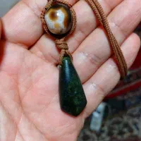 یشم پادزهر عباس اباد همراه با مهره سلیمانی مصور