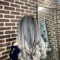 همکاری در سالن زیبایی