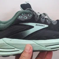 کتونی اورجینال بروکس cascadia 16