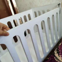 تخت کنار مادر