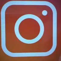 ادمین پیج موبایل فروشی