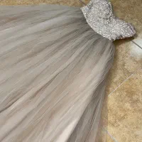 پیراهن مجلسی دکلته|لباس|قدس, شهرقدس|دیوار