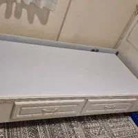 تخت یک نفره کاملا سالم با ۲کشو جادار