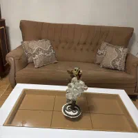 یک ست مبل هفت نفره و یک بوفه و میز عسلی