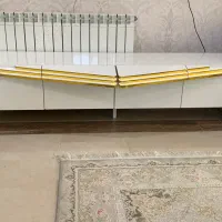 میز زیر تلویزیون