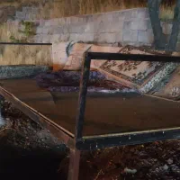 میز سنتی فلزی (آهنی)