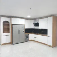 کابینت اقساط هایگلاس سفید طرح چوب برجسته