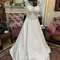 لباس عقد وعروسی با دانتل فرانسوی