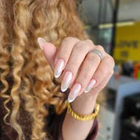 خدمات کاشت وترمیم ناخن