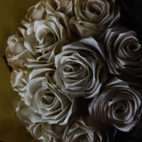 در متن...|گل مصنوعی|تویسرکان, |دیوار