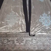 کنار پرده مخمل