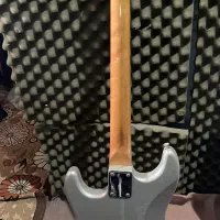 گیتار الکتریک آریا|گیتار، بیس، امپلیفایر|رشت, معلم|دیوار