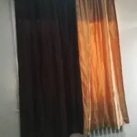 یک پرده حریر استخوانی و  یک ساتن کرم|پرده، رانر، رومیزی|تهران, سبلان (لشگر)|دیوار