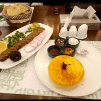 نیازمند ۱ نفر کباب پیچ و ۱نفر شاگرد آقا برای کبابی