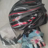 کلاه ایمنی دوچرخه سواری همراه با دوتا دستکش