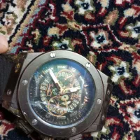 ساعت هابلوت|ساعت|قم, هفت تیر|دیوار